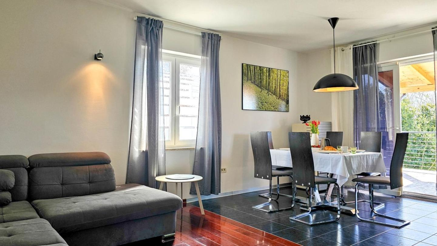 Casa Lutoma Villa Kmeti Eksteriør billede