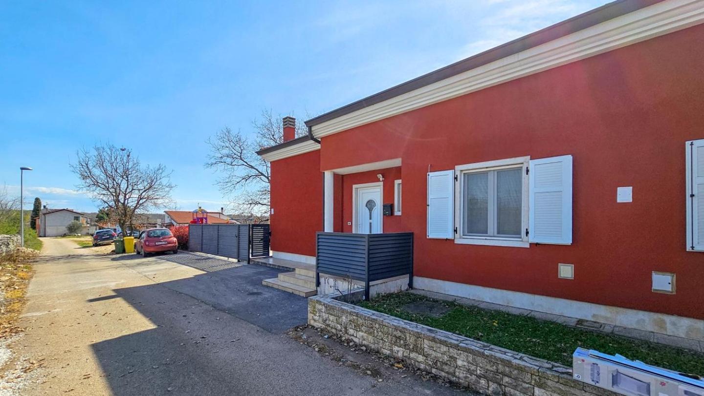 Casa Lutoma Villa Kmeti Eksteriør billede