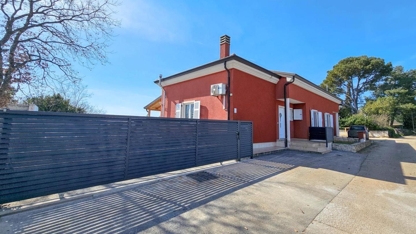 Casa Lutoma Villa Kmeti Eksteriør billede